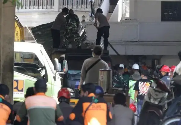 Korban Al Khoziny Sidoarjo Jadi 52 Orang, Prabowo Perintahkan Evaluasi Bangunan Pesantren